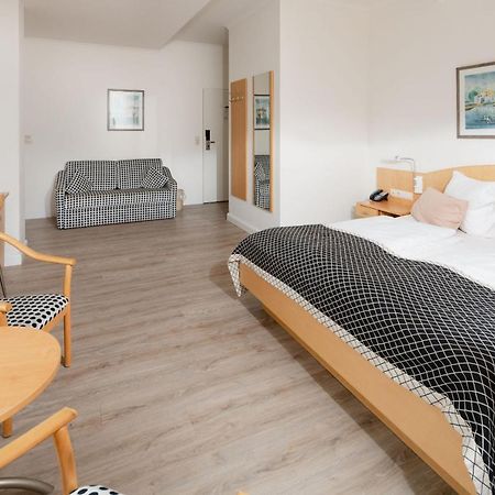 Hotel Kuenstlerhaus Нордерней Экстерьер фото